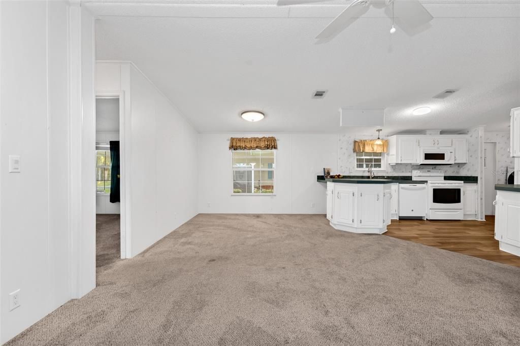 For Sale: $175,000 (2 beds, 2 baths, 1350 Square Feet)