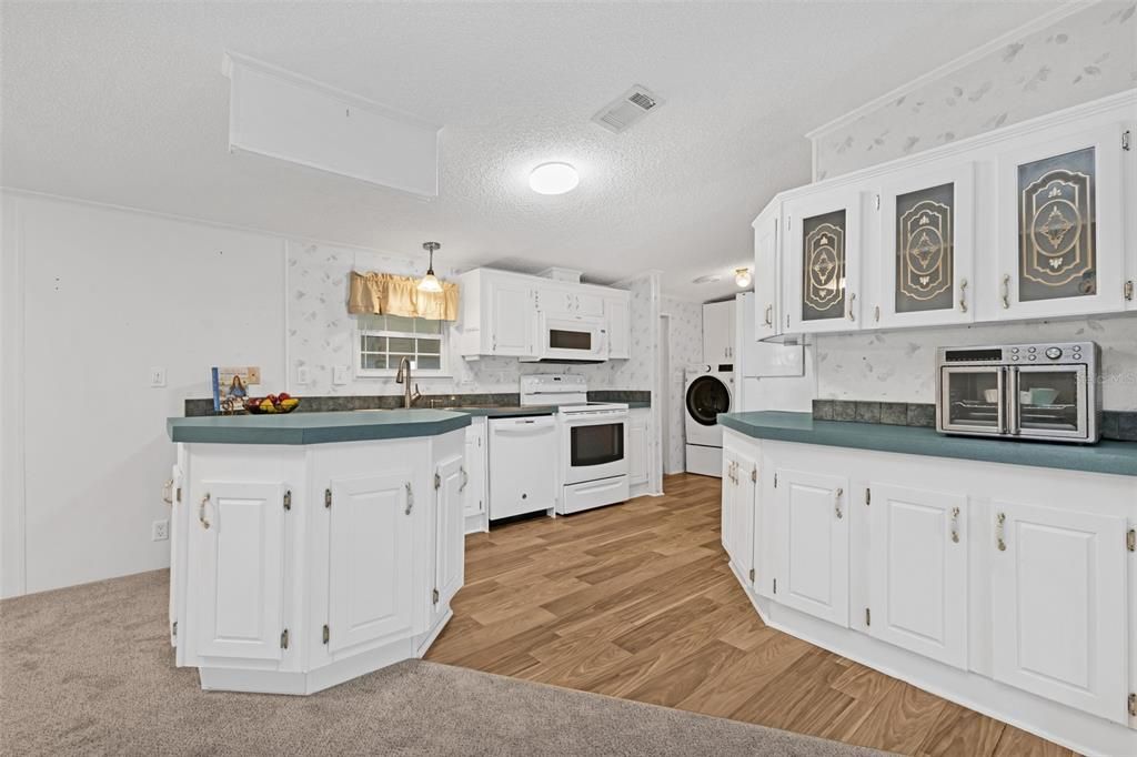 For Sale: $175,000 (2 beds, 2 baths, 1350 Square Feet)