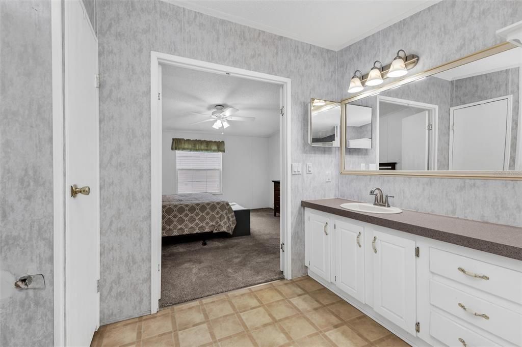 For Sale: $175,000 (2 beds, 2 baths, 1350 Square Feet)