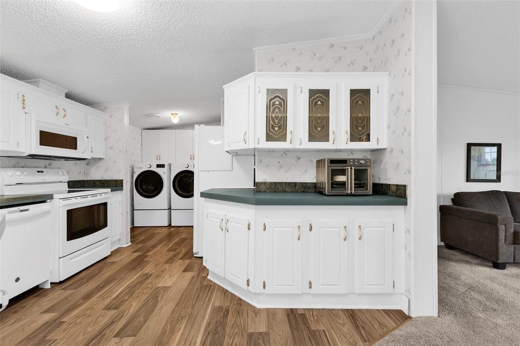 For Sale: $175,000 (2 beds, 2 baths, 1350 Square Feet)