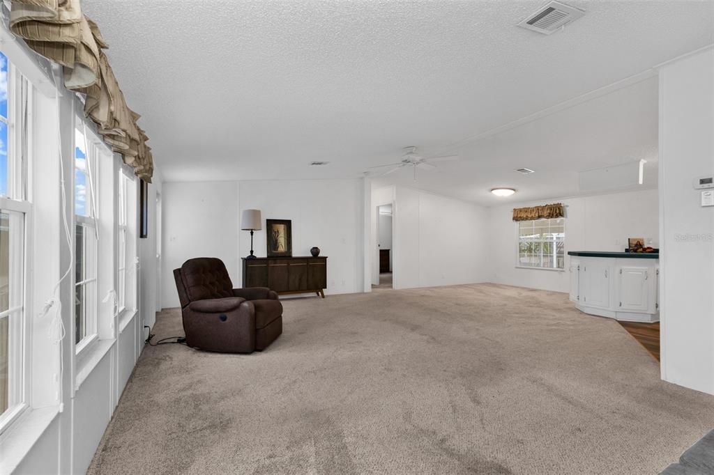 For Sale: $175,000 (2 beds, 2 baths, 1350 Square Feet)