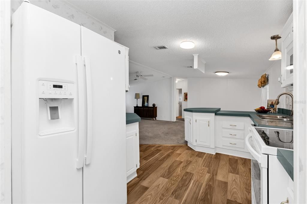 For Sale: $175,000 (2 beds, 2 baths, 1350 Square Feet)