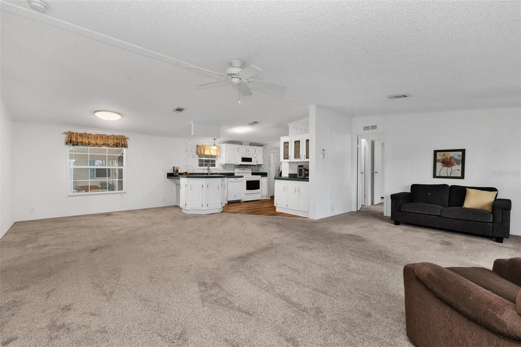 For Sale: $175,000 (2 beds, 2 baths, 1350 Square Feet)