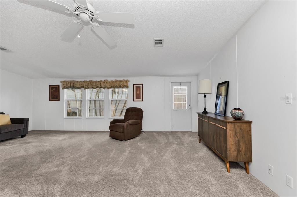 For Sale: $175,000 (2 beds, 2 baths, 1350 Square Feet)