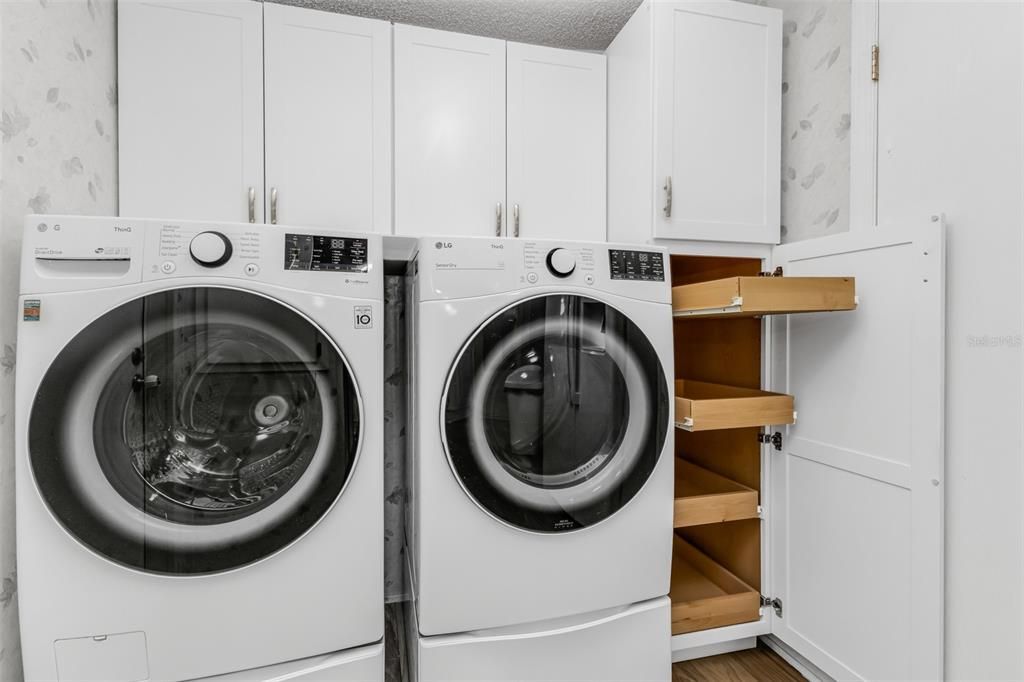 For Sale: $175,000 (2 beds, 2 baths, 1350 Square Feet)
