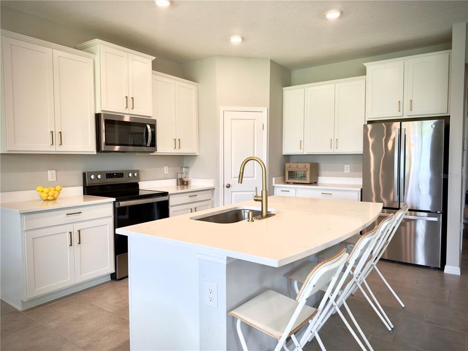 For Sale: $489,000 (4 beds, 3 baths, 2756 Square Feet)
