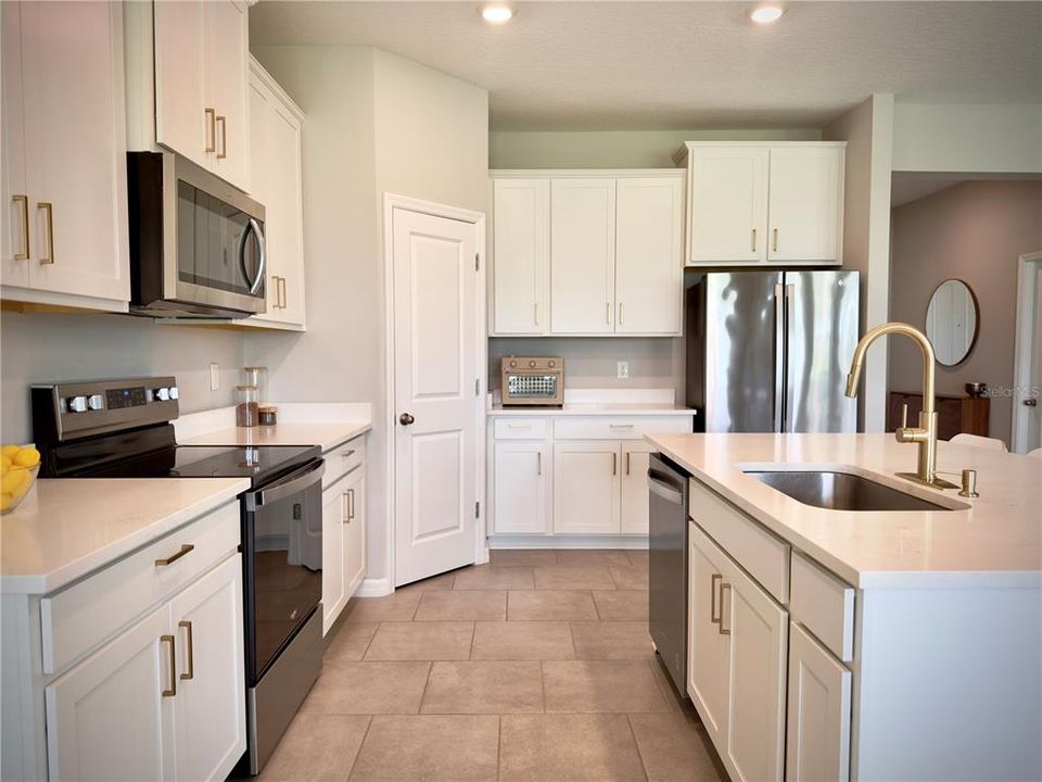 For Sale: $489,000 (4 beds, 3 baths, 2756 Square Feet)