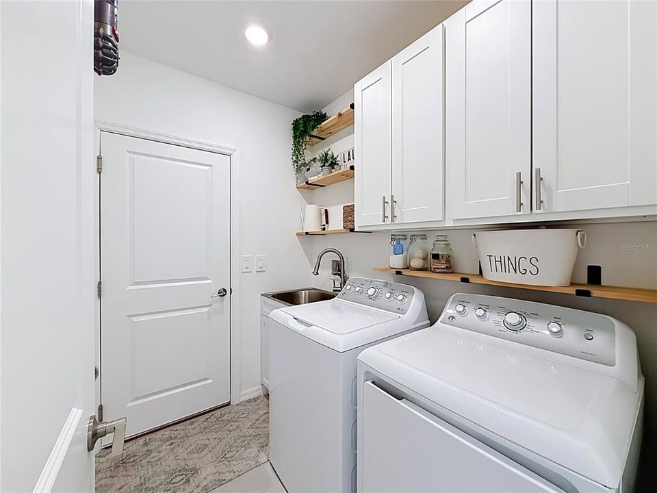 For Sale: $359,900 (4 beds, 3 baths, 2085 Square Feet)