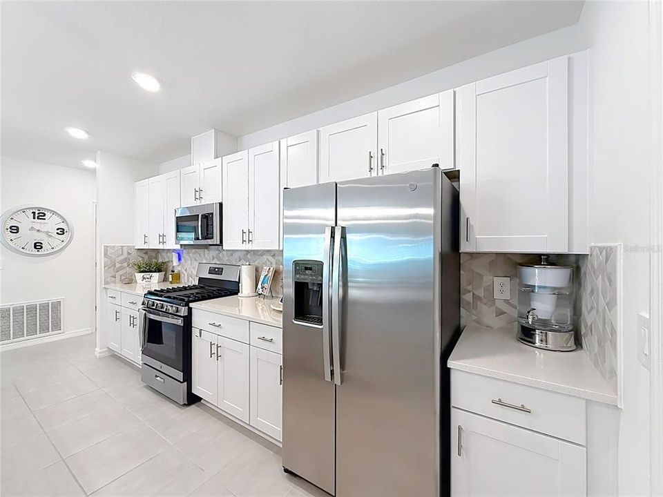 For Sale: $359,900 (4 beds, 3 baths, 2085 Square Feet)