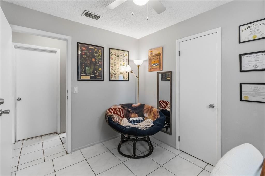 For Sale: $365,000 (3 beds, 1 baths, 1240 Square Feet)