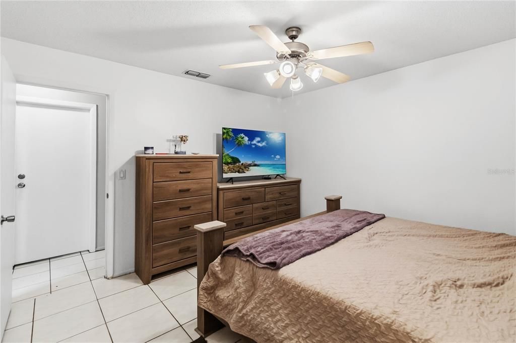 For Sale: $365,000 (3 beds, 1 baths, 1240 Square Feet)