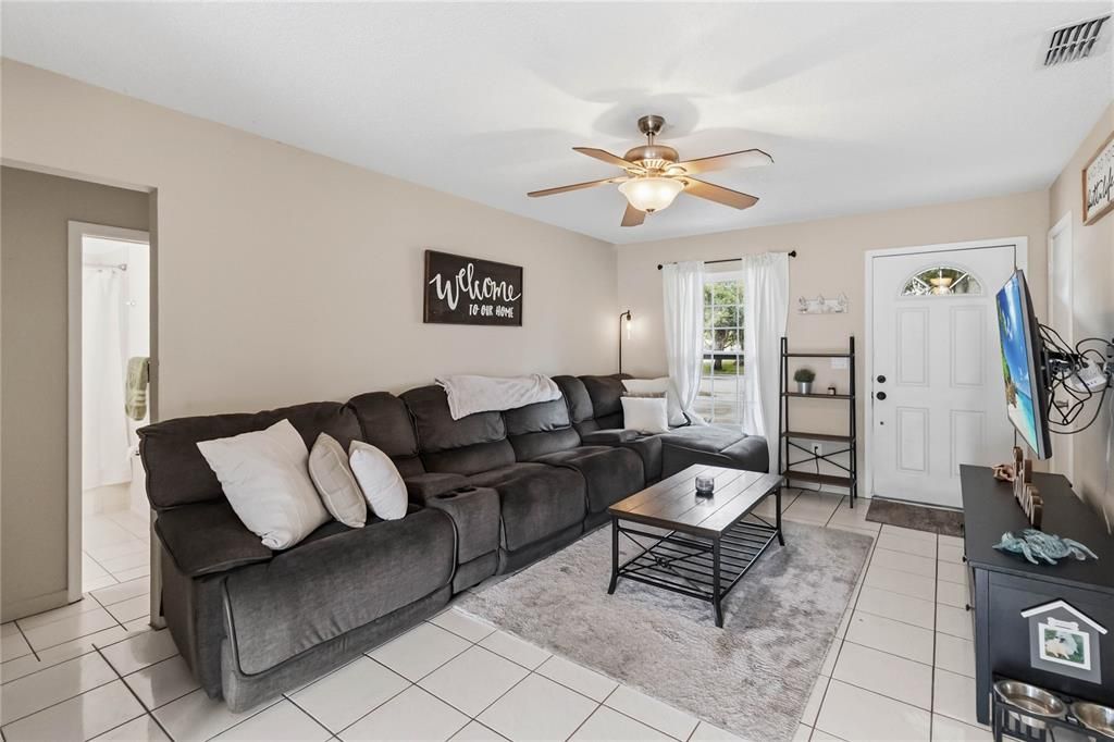 For Sale: $365,000 (3 beds, 1 baths, 1240 Square Feet)