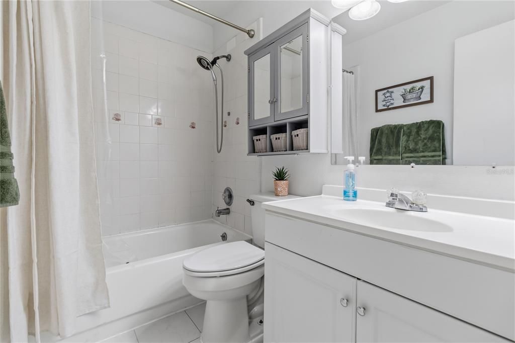 For Sale: $365,000 (3 beds, 1 baths, 1240 Square Feet)