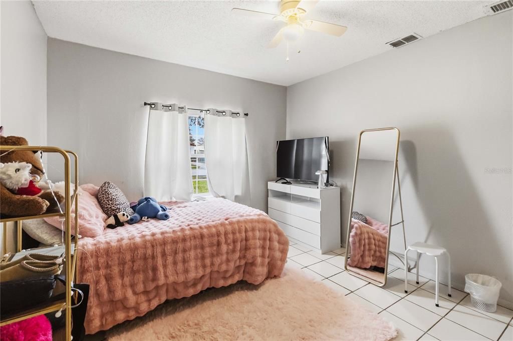 For Sale: $365,000 (3 beds, 1 baths, 1240 Square Feet)