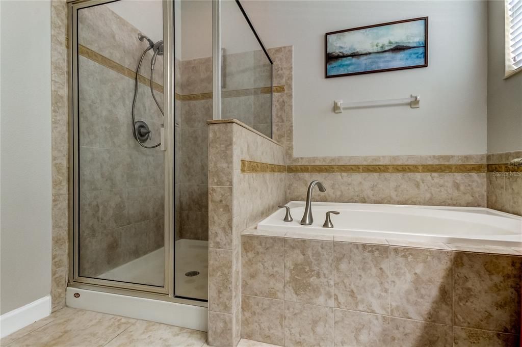 En Venta: $369,900 (4 camas, 3 baños, 2027 Pies cuadrados)