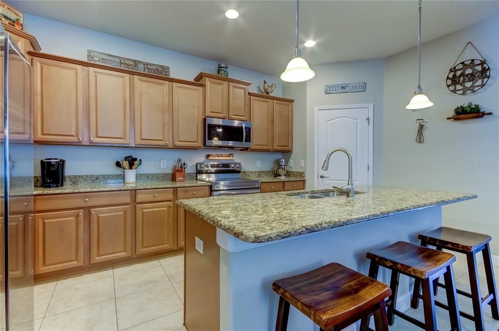 En Venta: $369,900 (4 camas, 3 baños, 2027 Pies cuadrados)