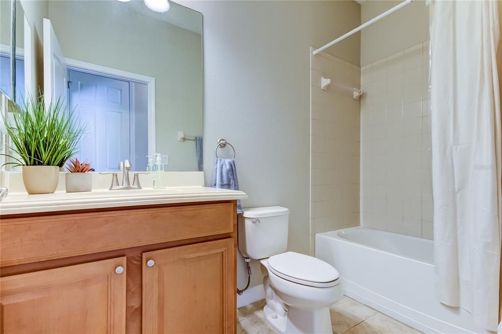 En Venta: $369,900 (4 camas, 3 baños, 2027 Pies cuadrados)