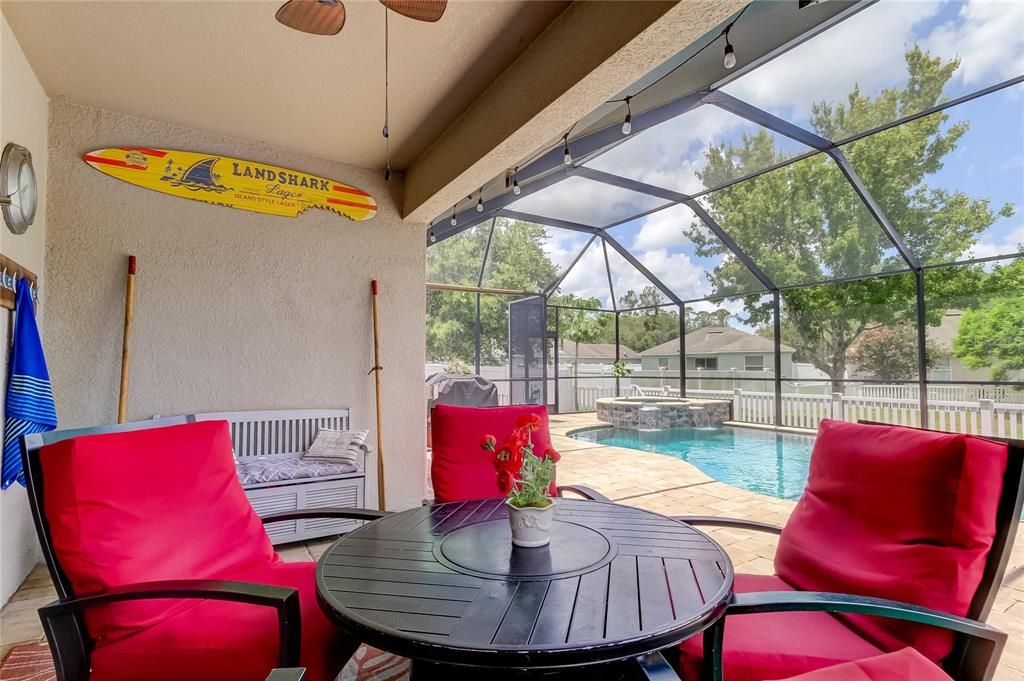 En Venta: $369,900 (4 camas, 3 baños, 2027 Pies cuadrados)