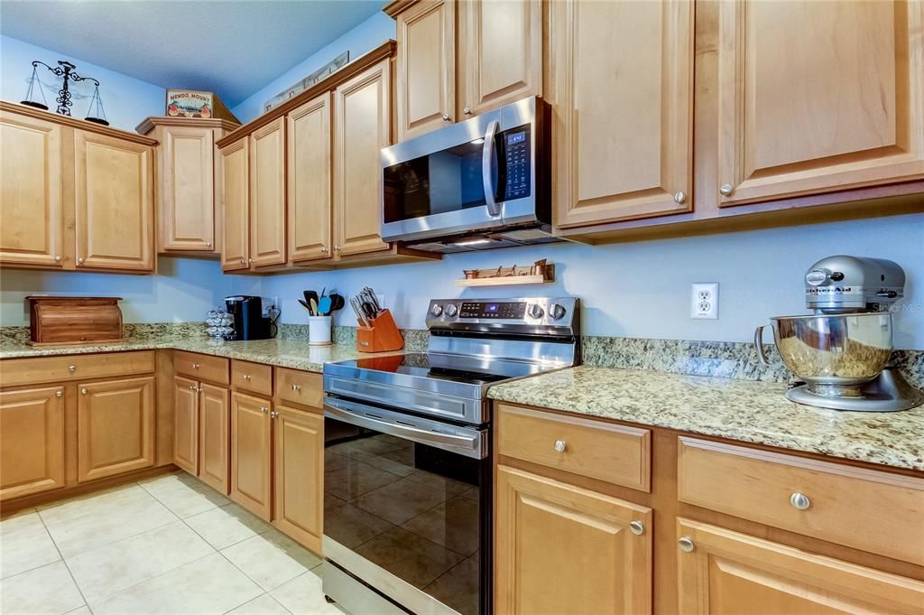 En Venta: $369,900 (4 camas, 3 baños, 2027 Pies cuadrados)