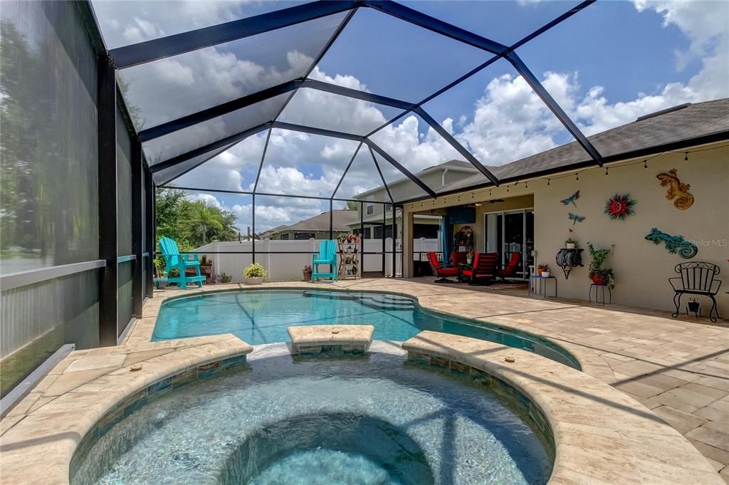 En Venta: $369,900 (4 camas, 3 baños, 2027 Pies cuadrados)