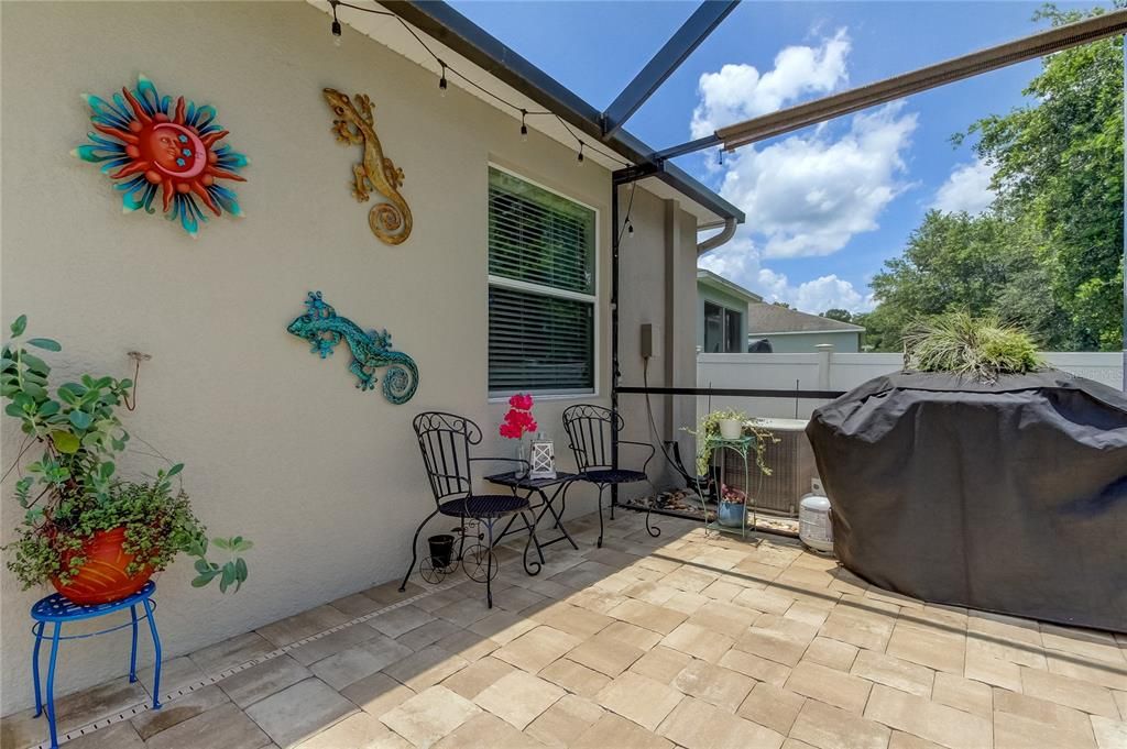 En Venta: $369,900 (4 camas, 3 baños, 2027 Pies cuadrados)