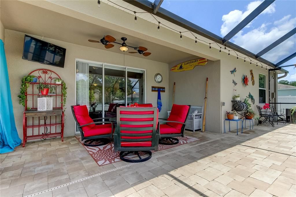 En Venta: $369,900 (4 camas, 3 baños, 2027 Pies cuadrados)