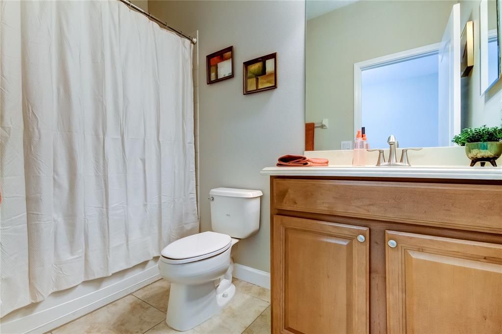 En Venta: $369,900 (4 camas, 3 baños, 2027 Pies cuadrados)