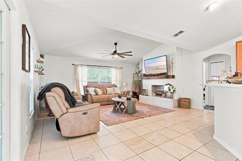 For Sale: $369,900 (3 beds, 2 baths, 1883 Square Feet)