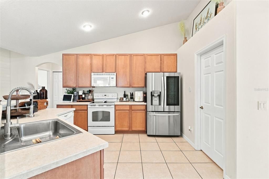 For Sale: $369,900 (3 beds, 2 baths, 1883 Square Feet)