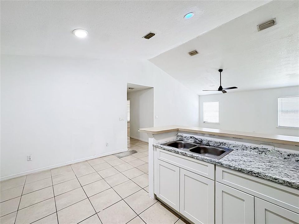 For Sale: $269,999 (3 beds, 2 baths, 1278 Square Feet)