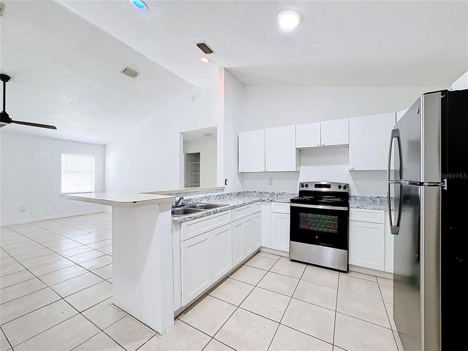 For Sale: $269,999 (3 beds, 2 baths, 1278 Square Feet)