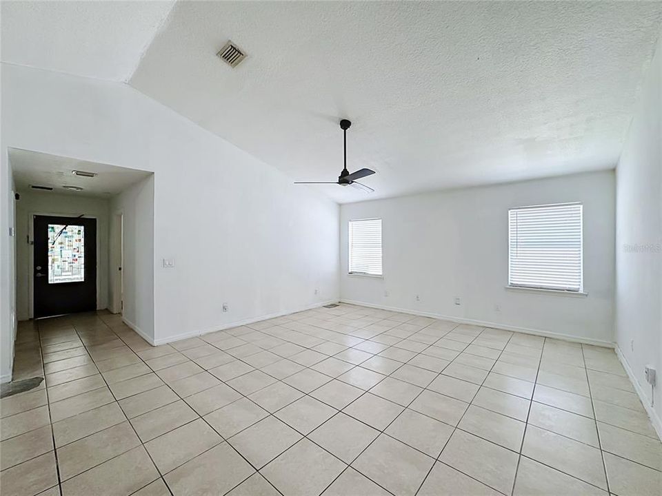 For Sale: $269,999 (3 beds, 2 baths, 1278 Square Feet)