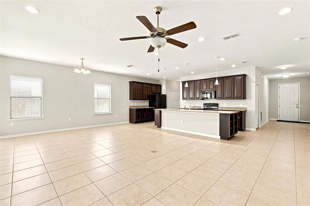 For Sale: $313,000 (3 beds, 2 baths, 1978 Square Feet)