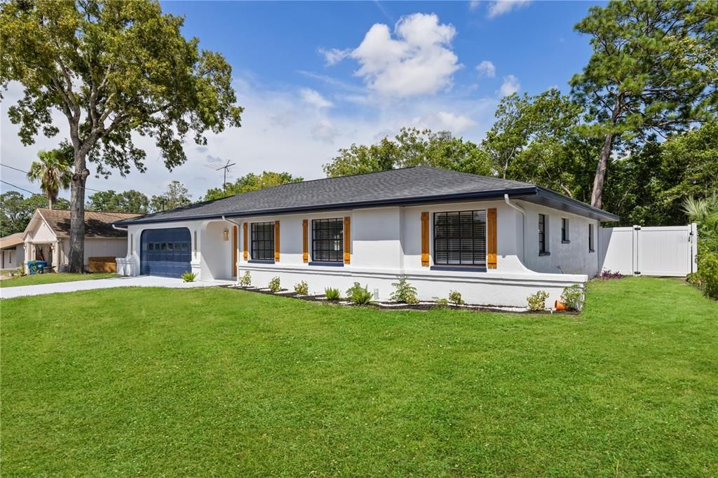 For Sale: $347,900 (3 beds, 2 baths, 1721 Square Feet)