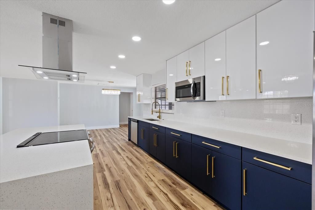 For Sale: $347,900 (3 beds, 2 baths, 1721 Square Feet)
