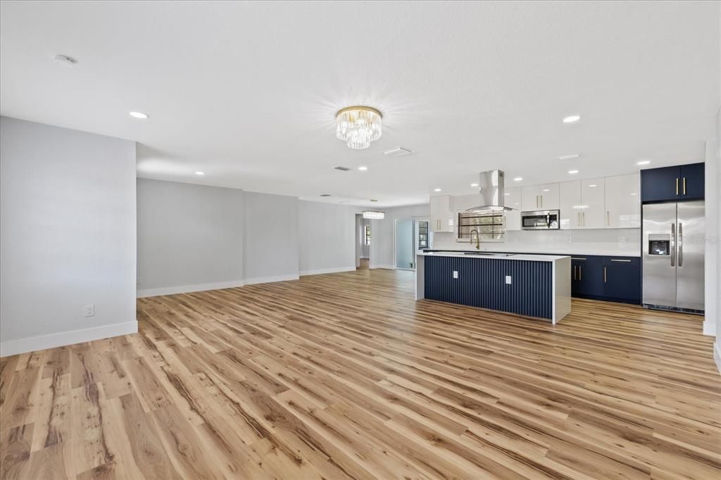 For Sale: $347,900 (3 beds, 2 baths, 1721 Square Feet)