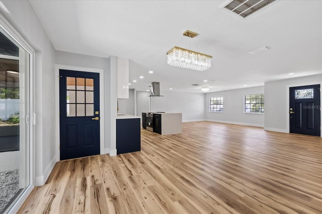 For Sale: $347,900 (3 beds, 2 baths, 1721 Square Feet)