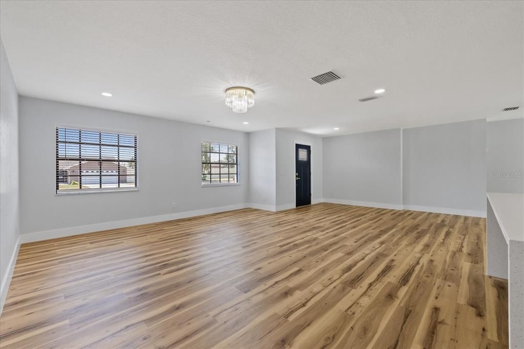 For Sale: $347,900 (3 beds, 2 baths, 1721 Square Feet)