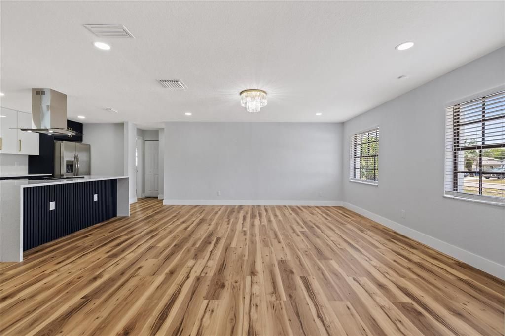 For Sale: $347,900 (3 beds, 2 baths, 1721 Square Feet)