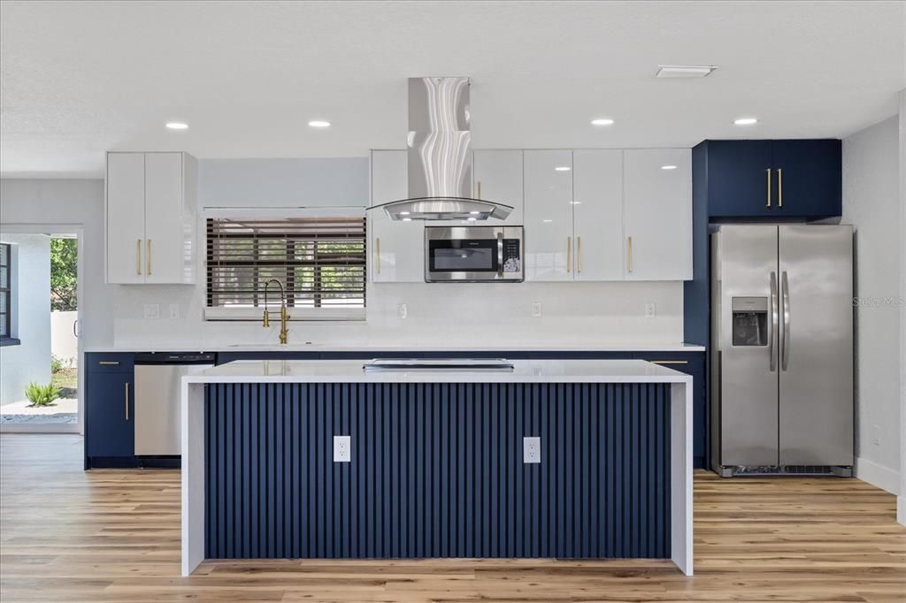 For Sale: $347,900 (3 beds, 2 baths, 1721 Square Feet)