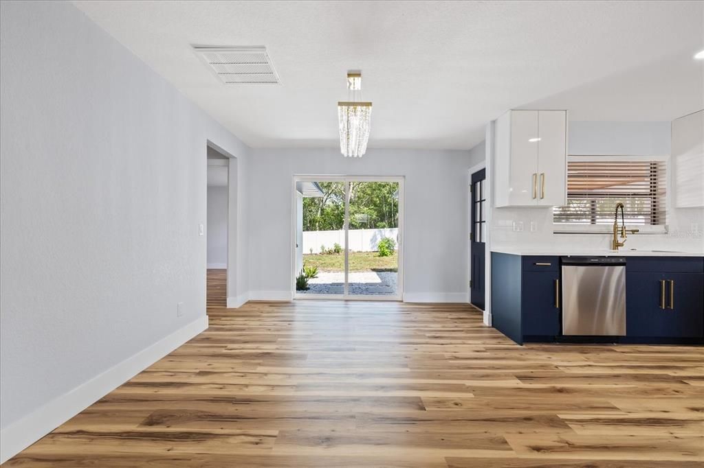 For Sale: $347,900 (3 beds, 2 baths, 1721 Square Feet)