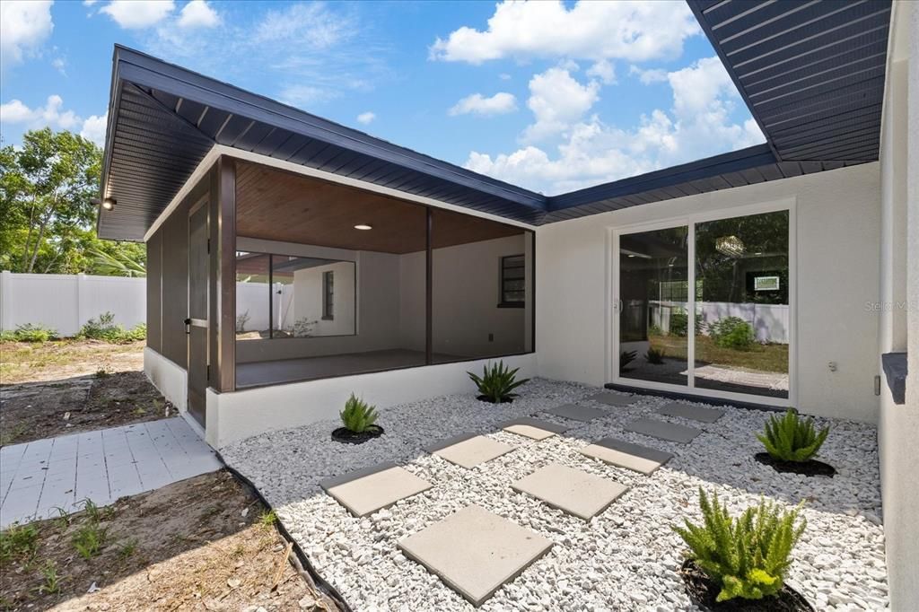 For Sale: $347,900 (3 beds, 2 baths, 1721 Square Feet)