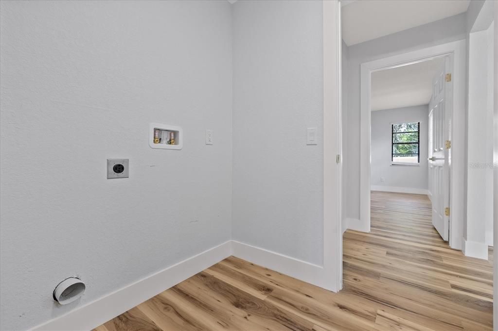 For Sale: $347,900 (3 beds, 2 baths, 1721 Square Feet)