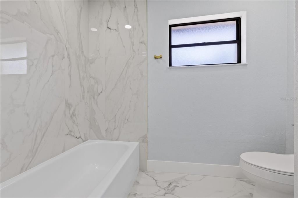 For Sale: $347,900 (3 beds, 2 baths, 1721 Square Feet)
