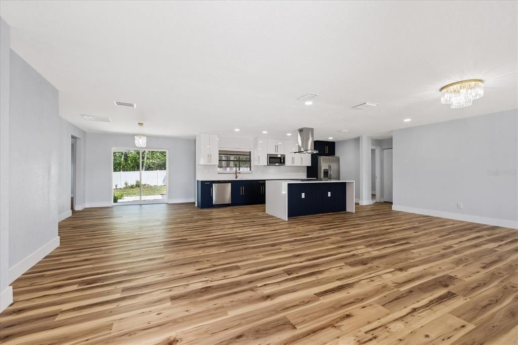 For Sale: $347,900 (3 beds, 2 baths, 1721 Square Feet)