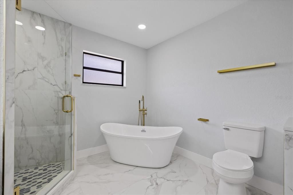 For Sale: $347,900 (3 beds, 2 baths, 1721 Square Feet)