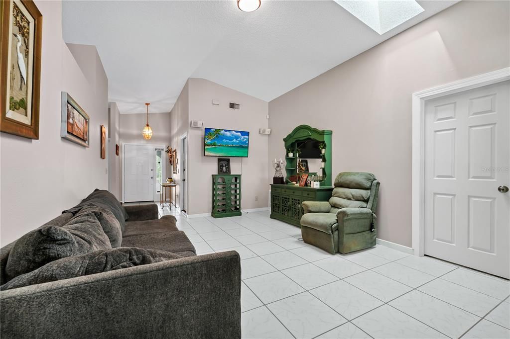 For Sale: $445,000 (3 beds, 2 baths, 1669 Square Feet)