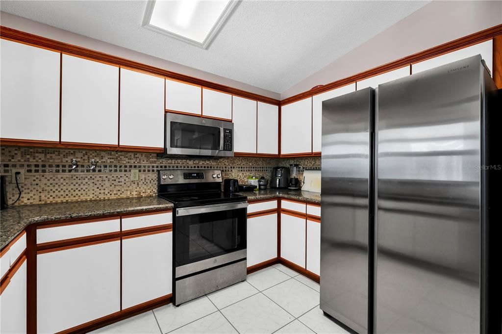 For Sale: $445,000 (3 beds, 2 baths, 1669 Square Feet)