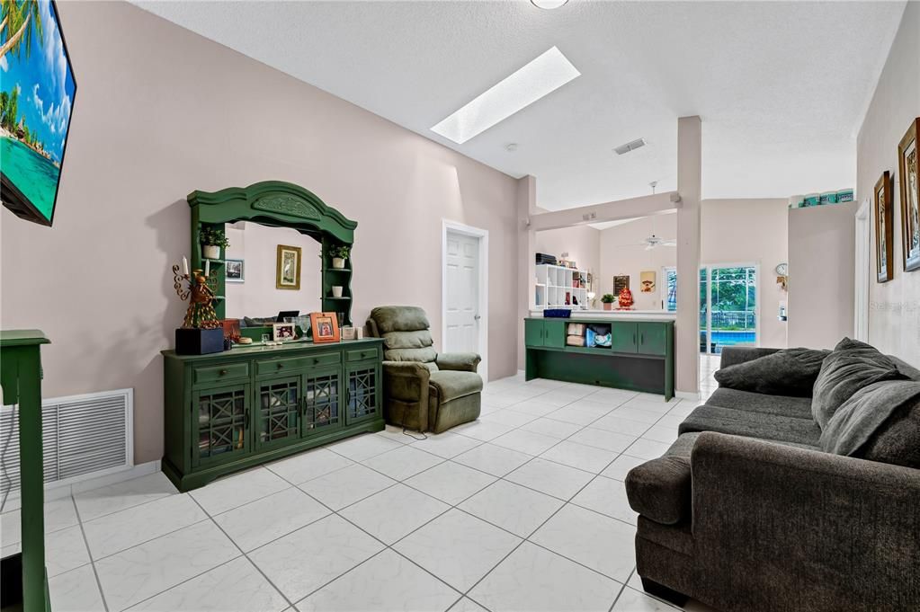 For Sale: $445,000 (3 beds, 2 baths, 1669 Square Feet)