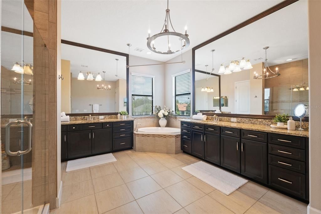 For Sale: $1,250,000 (5 beds, 3 baths, 4118 Square Feet)
